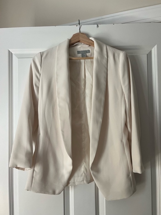 H&M Jackets & Blazers - H&M Cream Open-Front Blazer